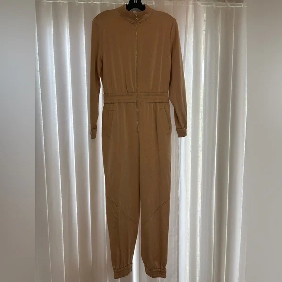 NWT Alice + Olivia Levi jumpsuit in almond size 6